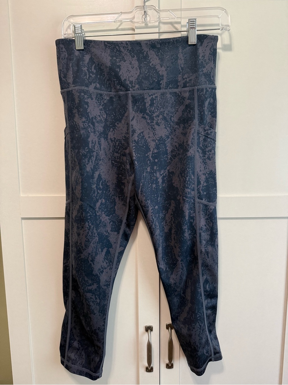 ZYIA Active Navy Patterned Capri Leggings